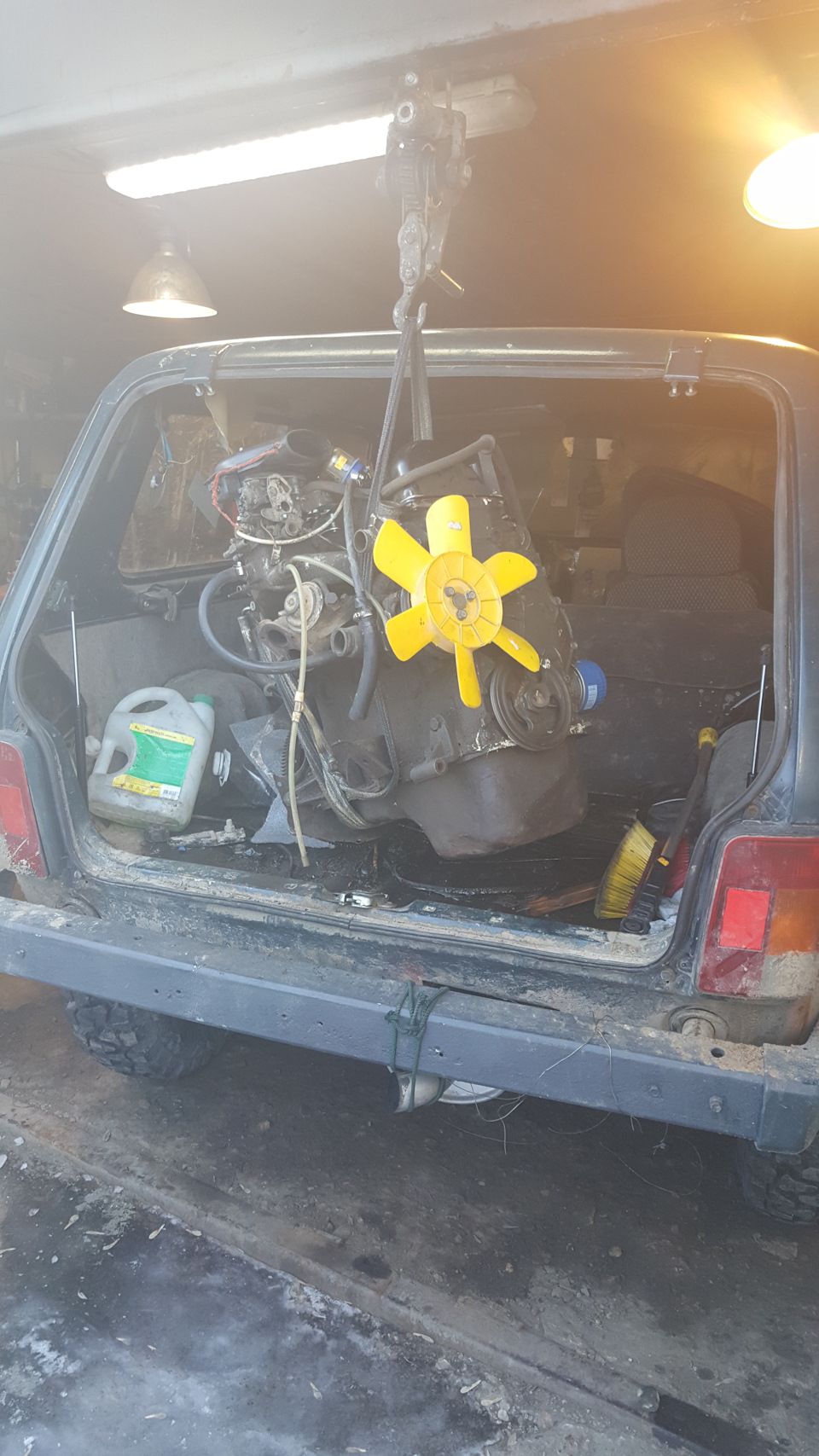 Головка на 17 в поддоне картера. — Lada 4x4 3D, 1,7 л, 1996 года ...