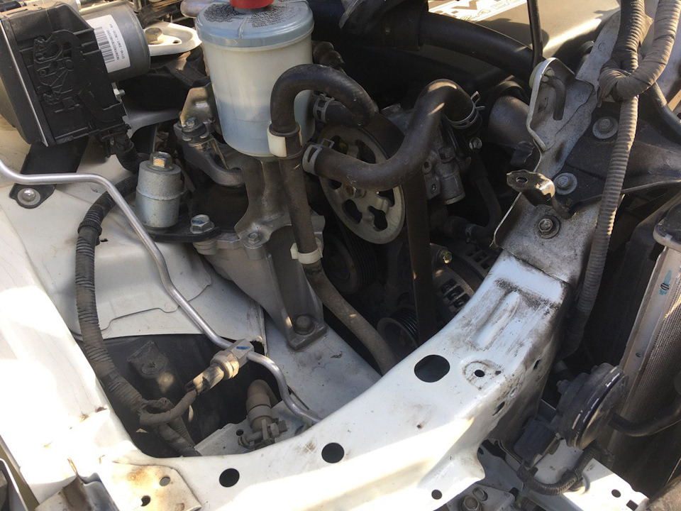 Замена подшипника в ролике натяжителя — Honda CR-V (RE), 2,4 л, 2010 ...