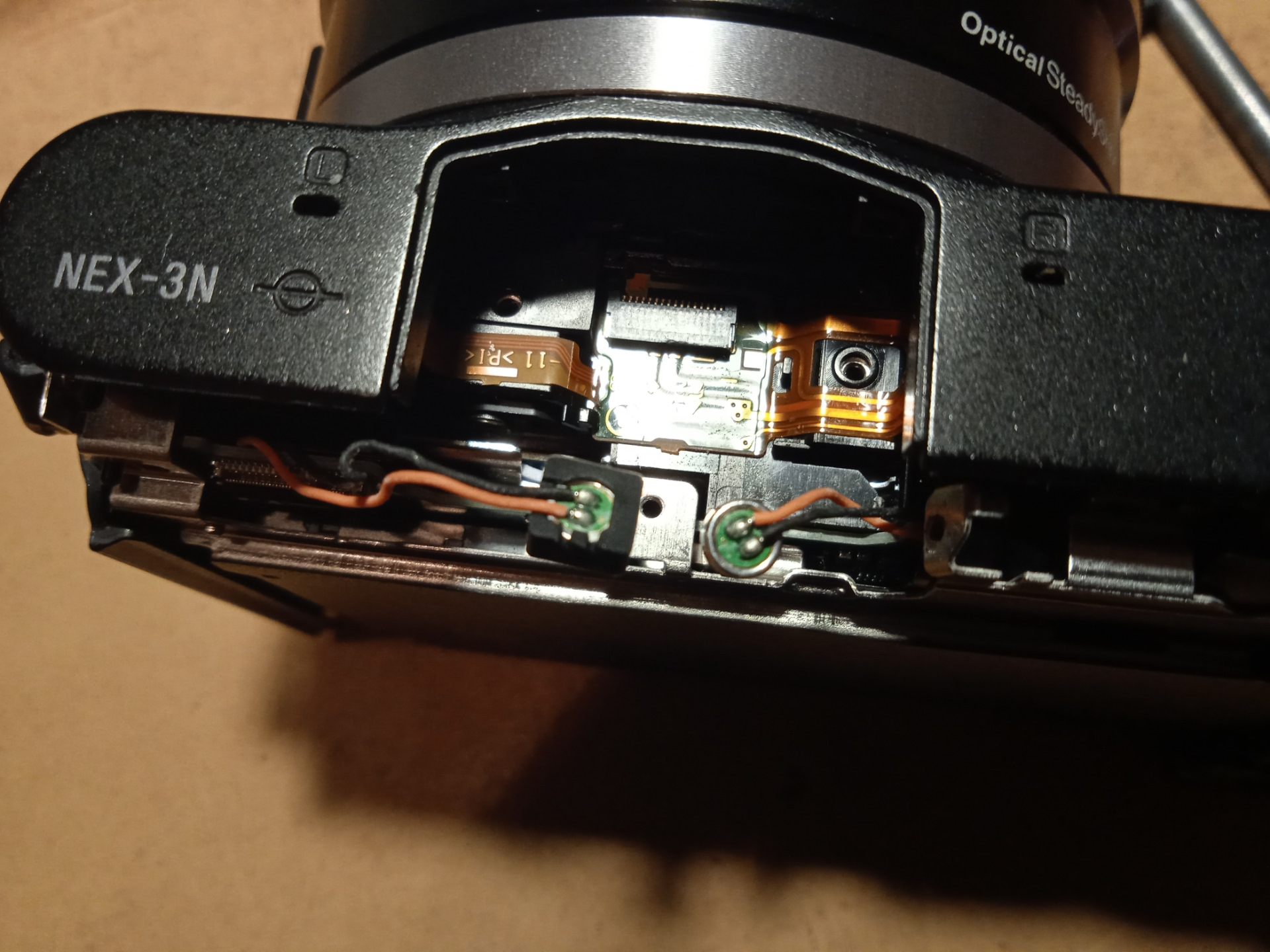 Как понять что фотоаппарат заряжается. Sony NEX 3n. Фотоаппарат Sony NEX-3n. CHG разъем на фотоаппарате. Гнездо для внешнего микрофона сони а 73