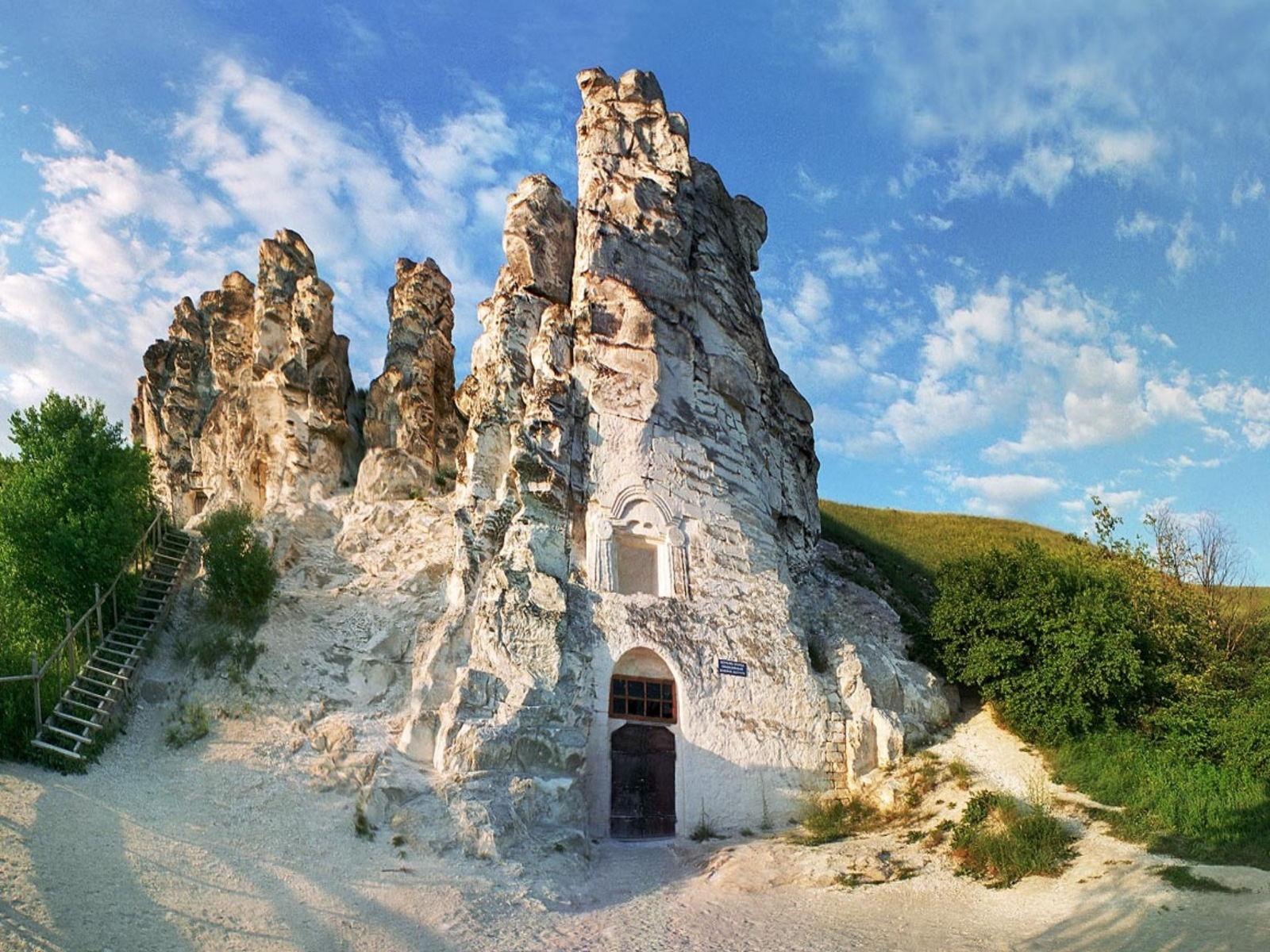 белогорье пещерный храм