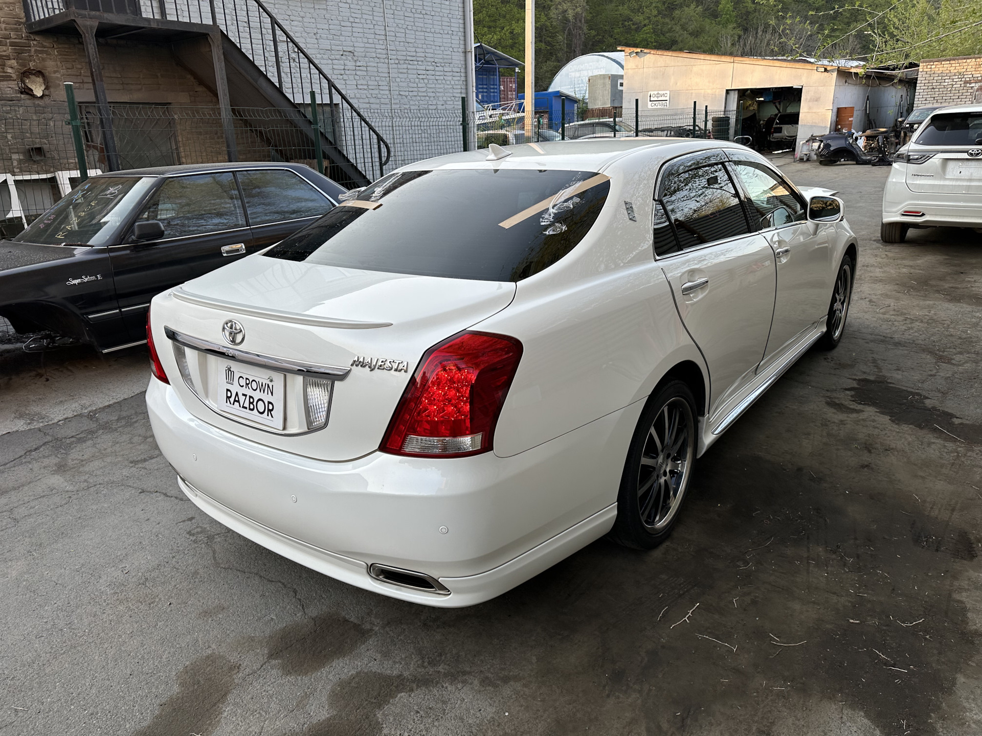 Toyota Crown Majesta 2011