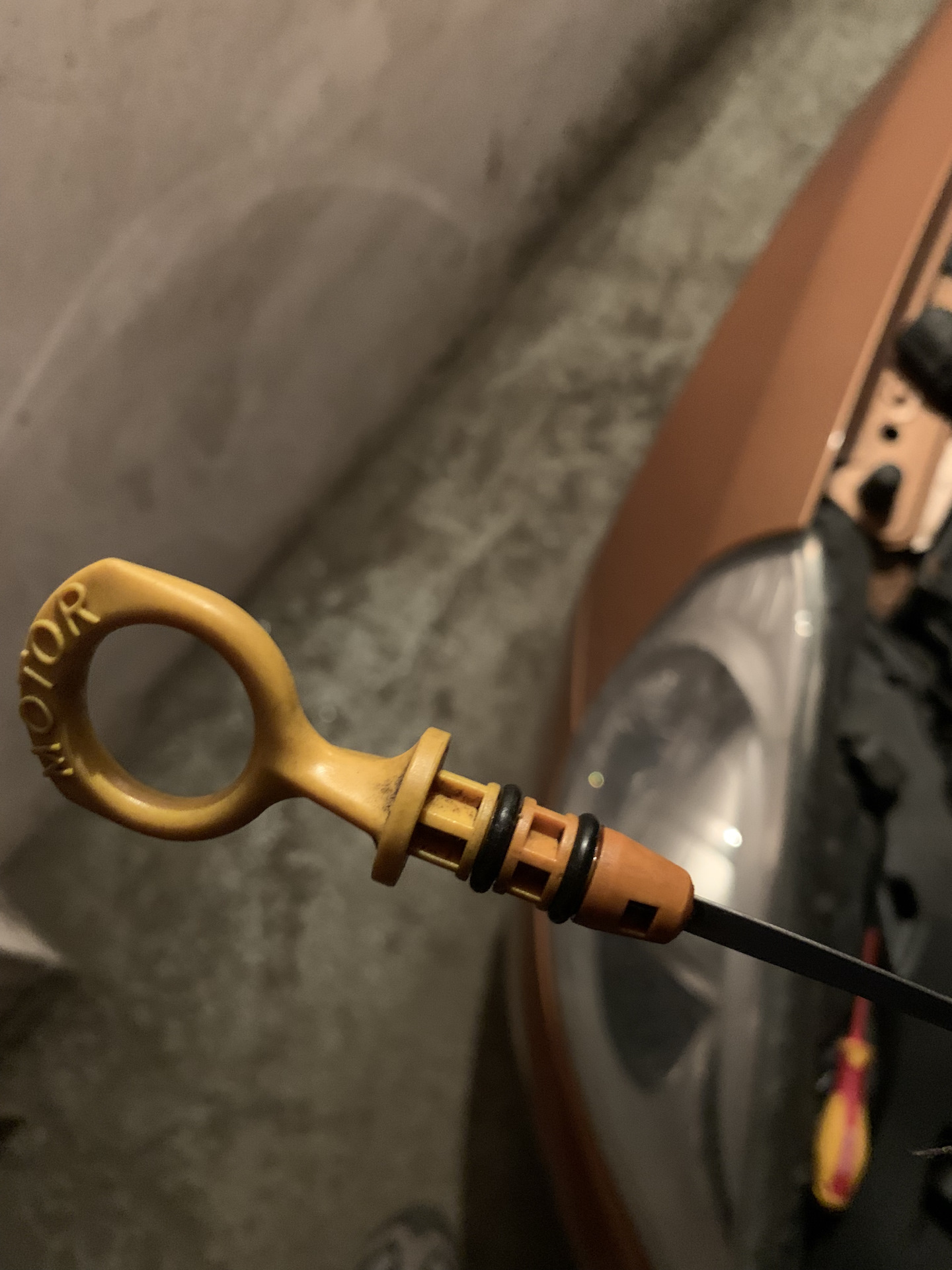 Замена уплотнительных колец на щупе и пробке маслозаливной горловины ...