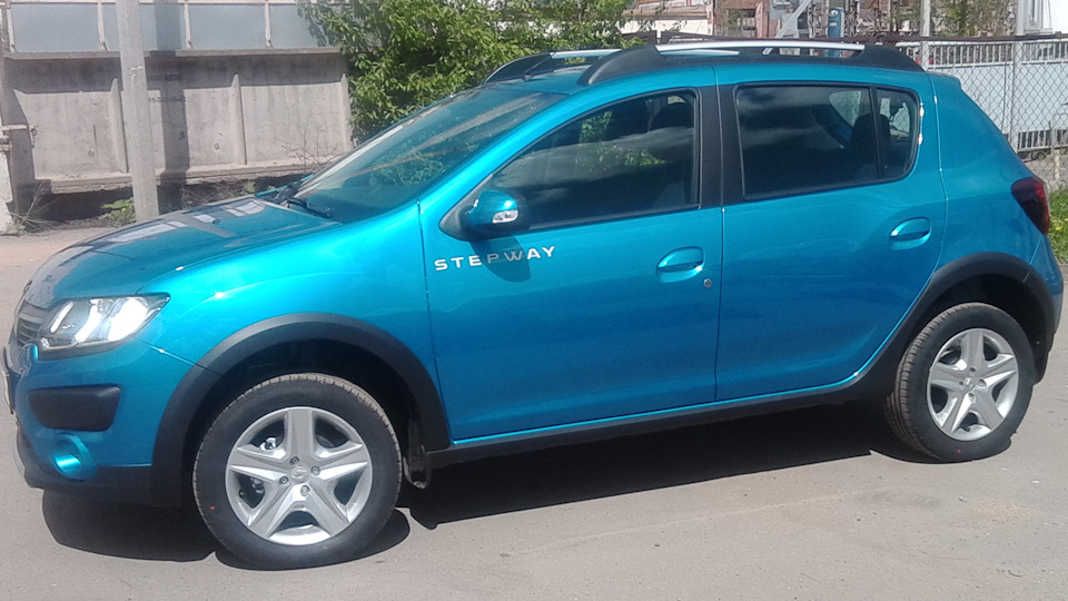 Sandero Stepway синий