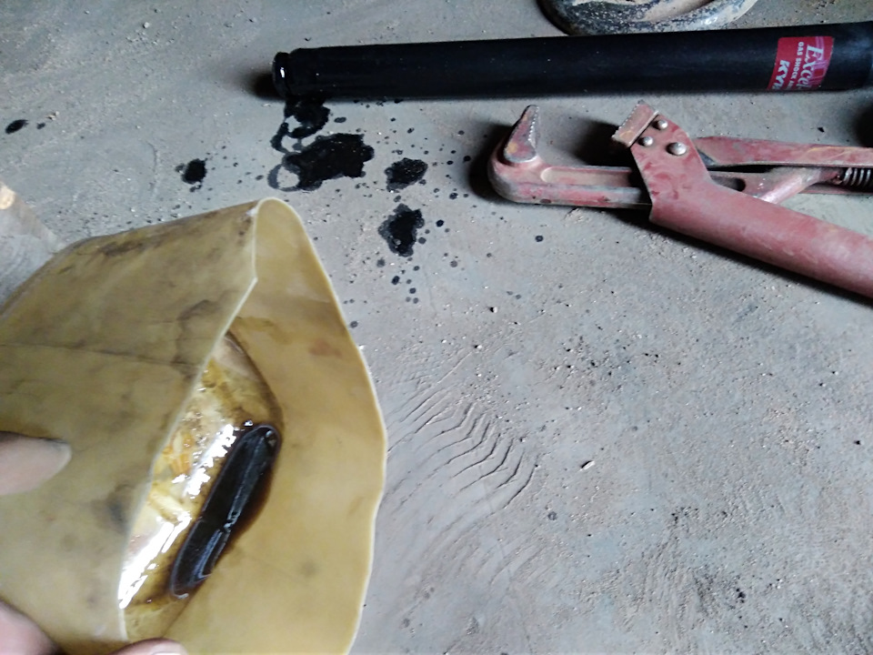 Потекли картриджи КАЯБ из-за некачественных пыльников. — Nissan Prairie ...