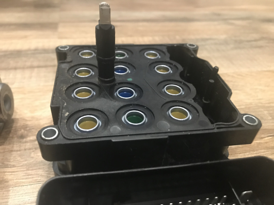 231. Замена сцепления, сальников приводов, сальников коленвала, болта ...