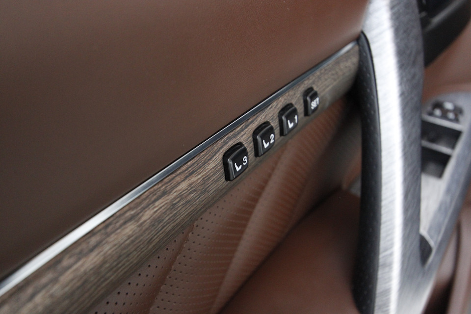 Фото в бортжурнале Toyota Land Cruiser 200