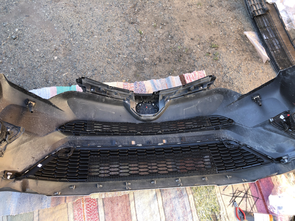 Новые решетки в бампер — Toyota RAV4 (IV), 2 л, 2018 года | тюнинг | DRIVE2