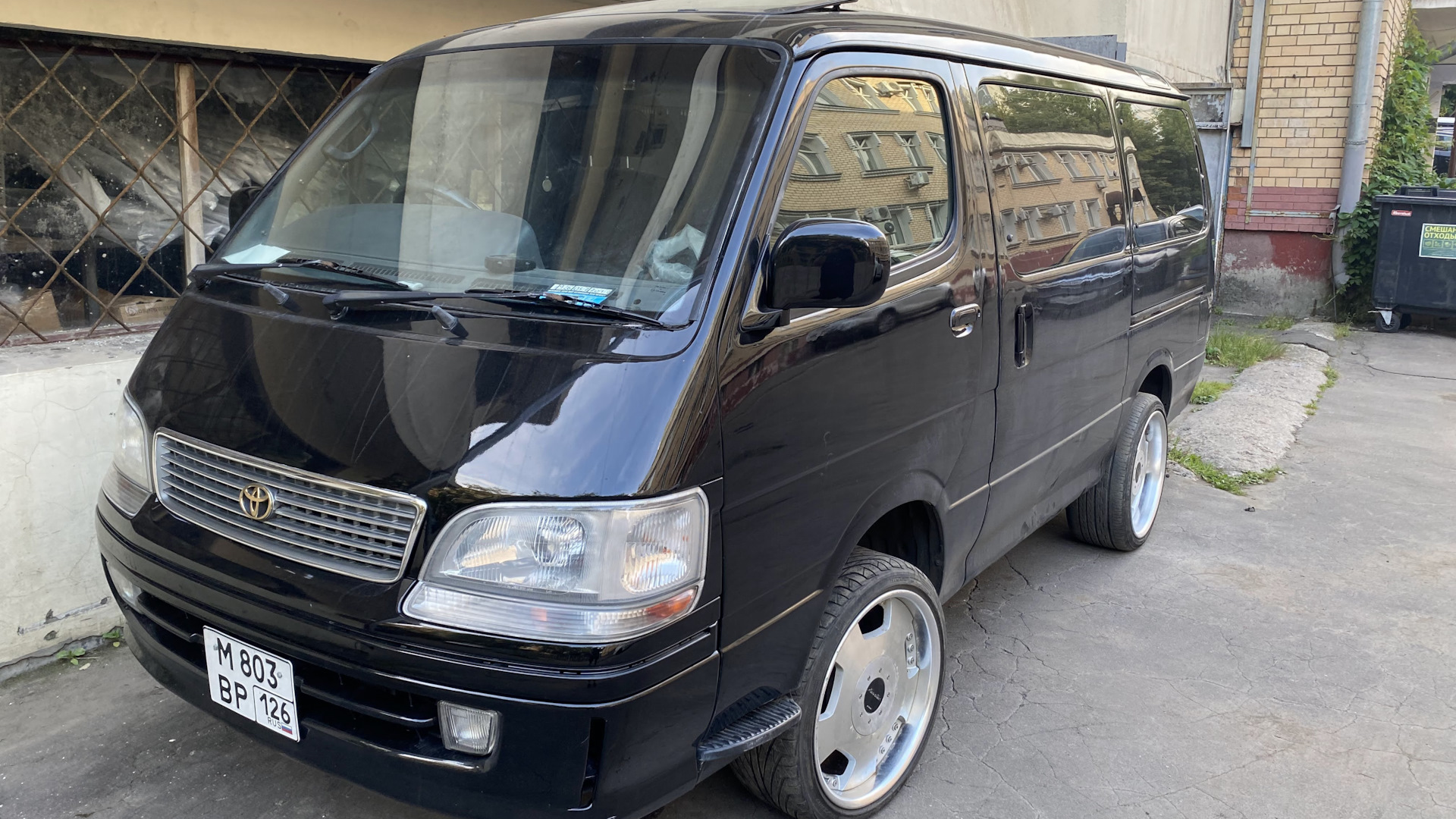 Toyota touring hiace. Toyota Hiace h100. Toyota Hiace 1989. Хайс 1999. Хайсы на севере.