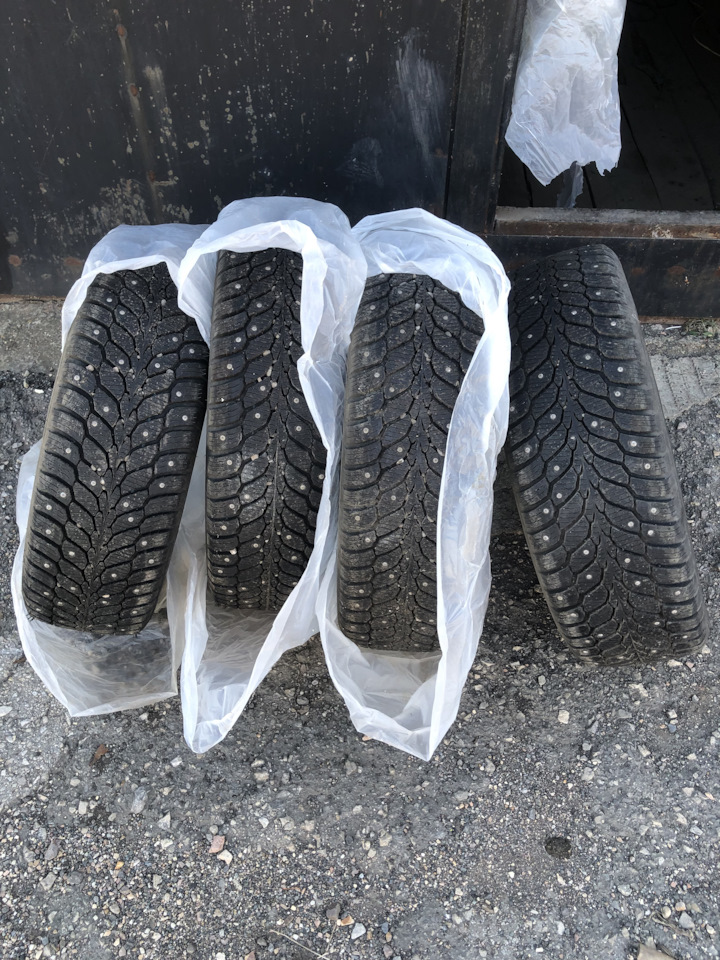 Шины зимние шипованные Кама/Нижнекамскшина 215/65 R16 на Lada 4x4 3D. Б ...