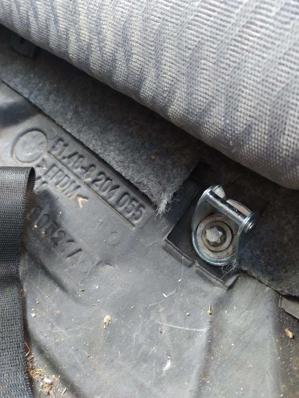 Как снять сиденье изофикс бмв Крепления isofix в BMW е46 - BMW 3 series (E46), 1,9 л, 1999 года своими руками 