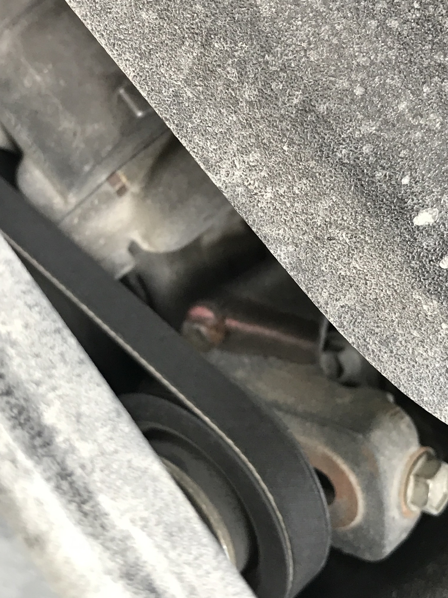 Потек сальник правой внутренней гранаты. — Toyota Land Cruiser 200, 4,5 ...