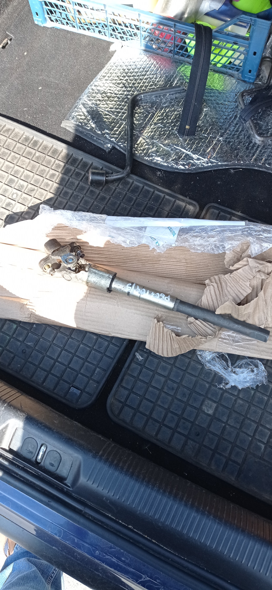 Замена карданчика рулевого вала — Peugeot 607, 2,2 л, 2002 года ...