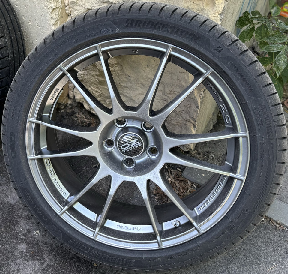 Шины летние Bridgestone 235/40 R18 на Ford Focus Sedan II, Ford Focus ...