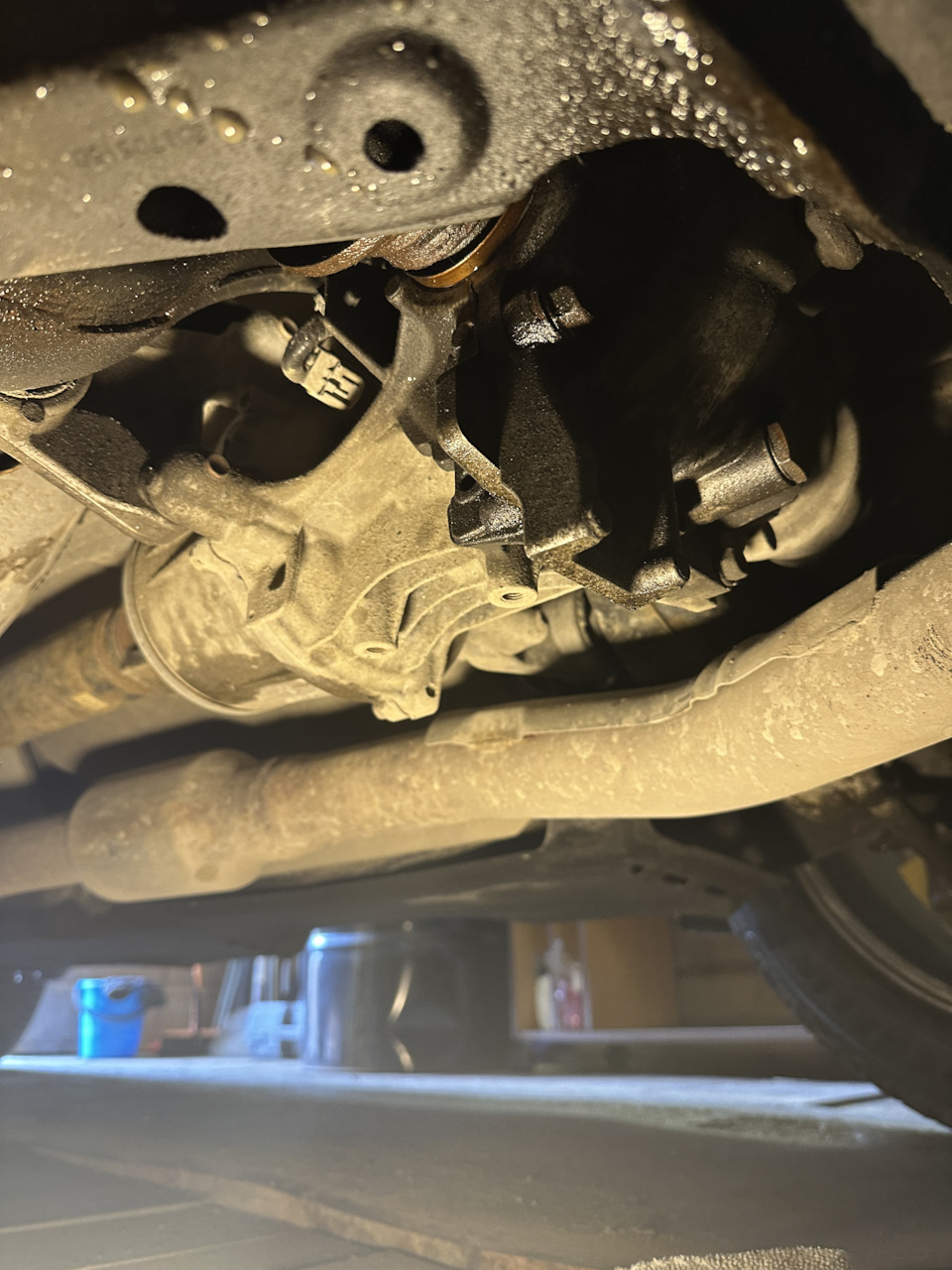 До замены.Такую картину я наблюдал каждый день, после замены старого сальника на новый — Mazda CX-5 (2G)