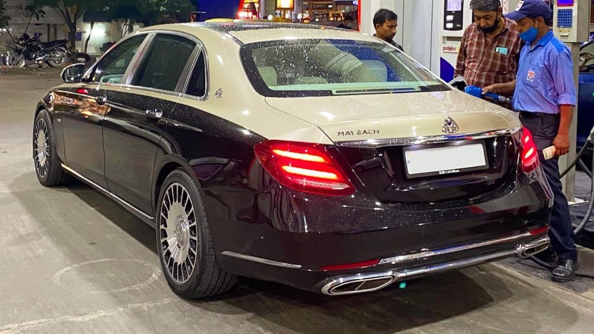 Под майбах. Mercedes e class Maybach. Мерседес Майбах китайский. Майбах в обвесах. Мерседес Майбах у китайцев.