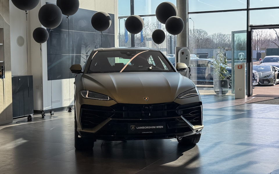 Дизайн стал не таким агрессивным как дорест. Спорные фары, от среднестатистического электро китайца не отличить. — BMW M8 (F92)