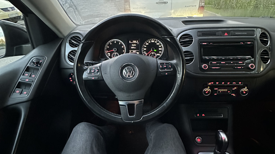 Головное устройство — Volkswagen Tiguan (1G), 2 л, 2015 года ...
