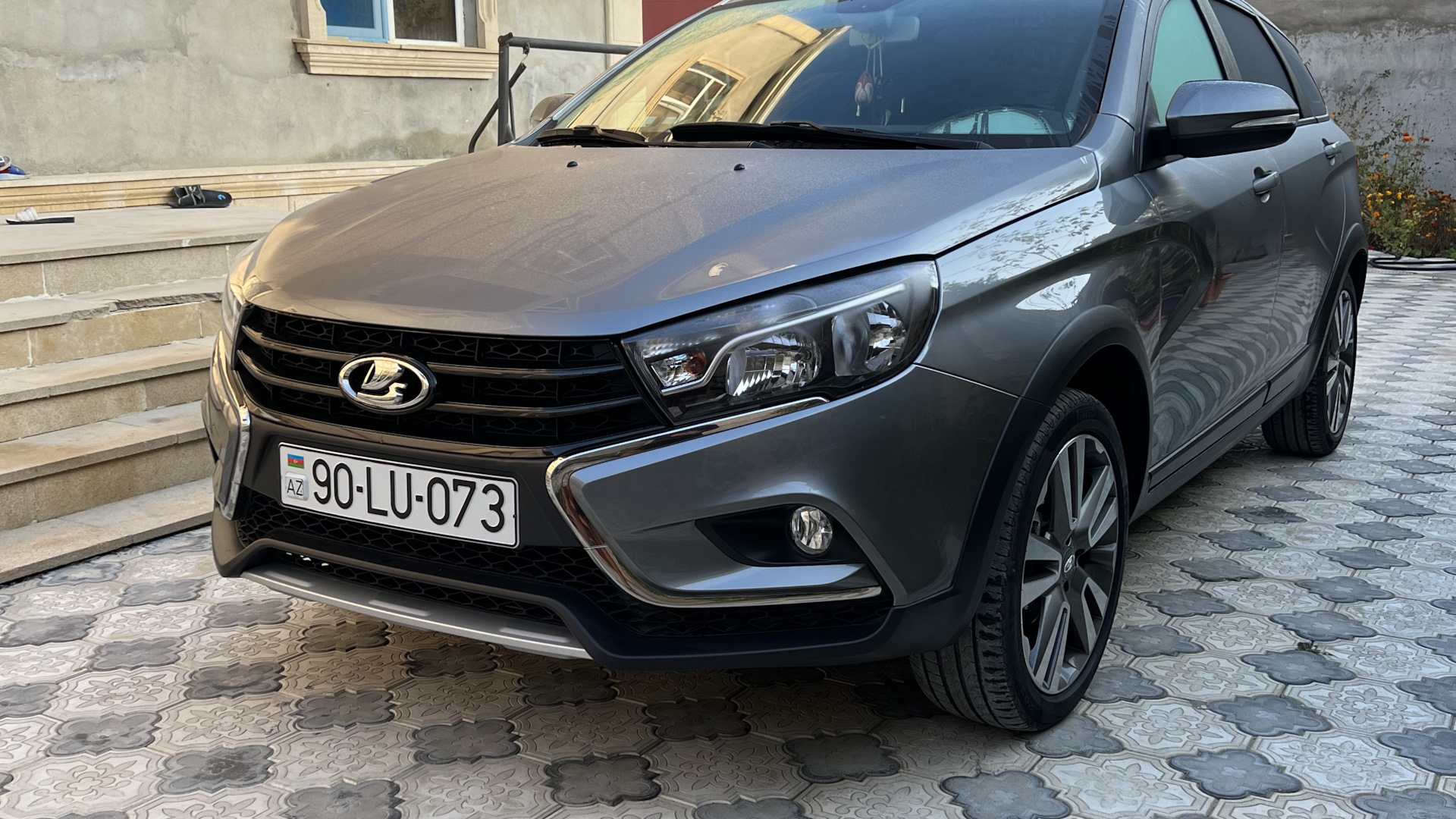 Lada Vesta SW Cross 1.8 бензиновый 2019 | Мокрый Асфальт на DRIVE2