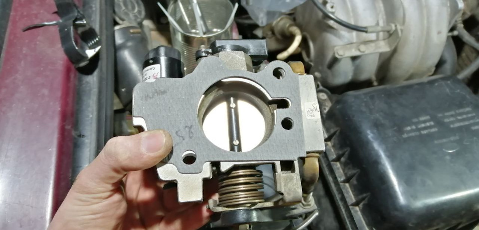 Чистка дроссельной заслонки, замена регулятора холостого и датчика ...