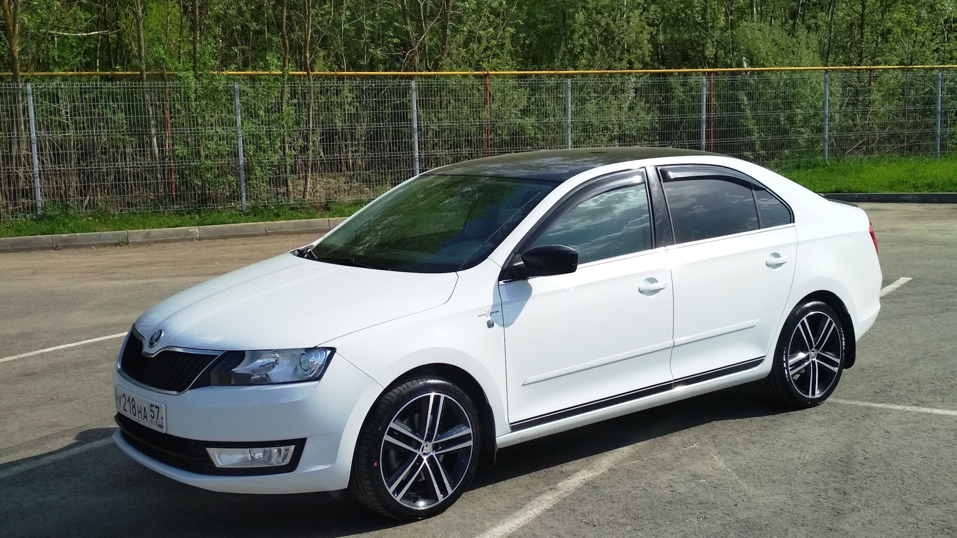 Обвес шкода рапид. Шкода Рапид 2023. Шкода Рапид РС 2015. Skoda Rapid White Tuning. Шкода Рапид тюнингованная.