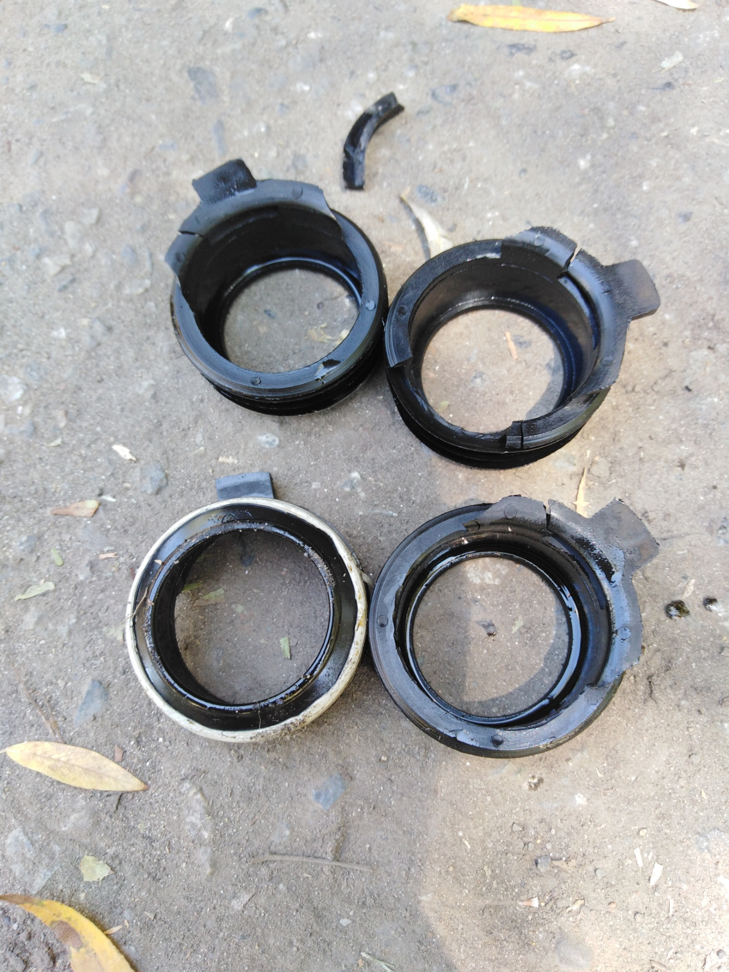 Замена резинок впускного коллектора — Nissan Cube II, 1,4 л, 2004 года ...