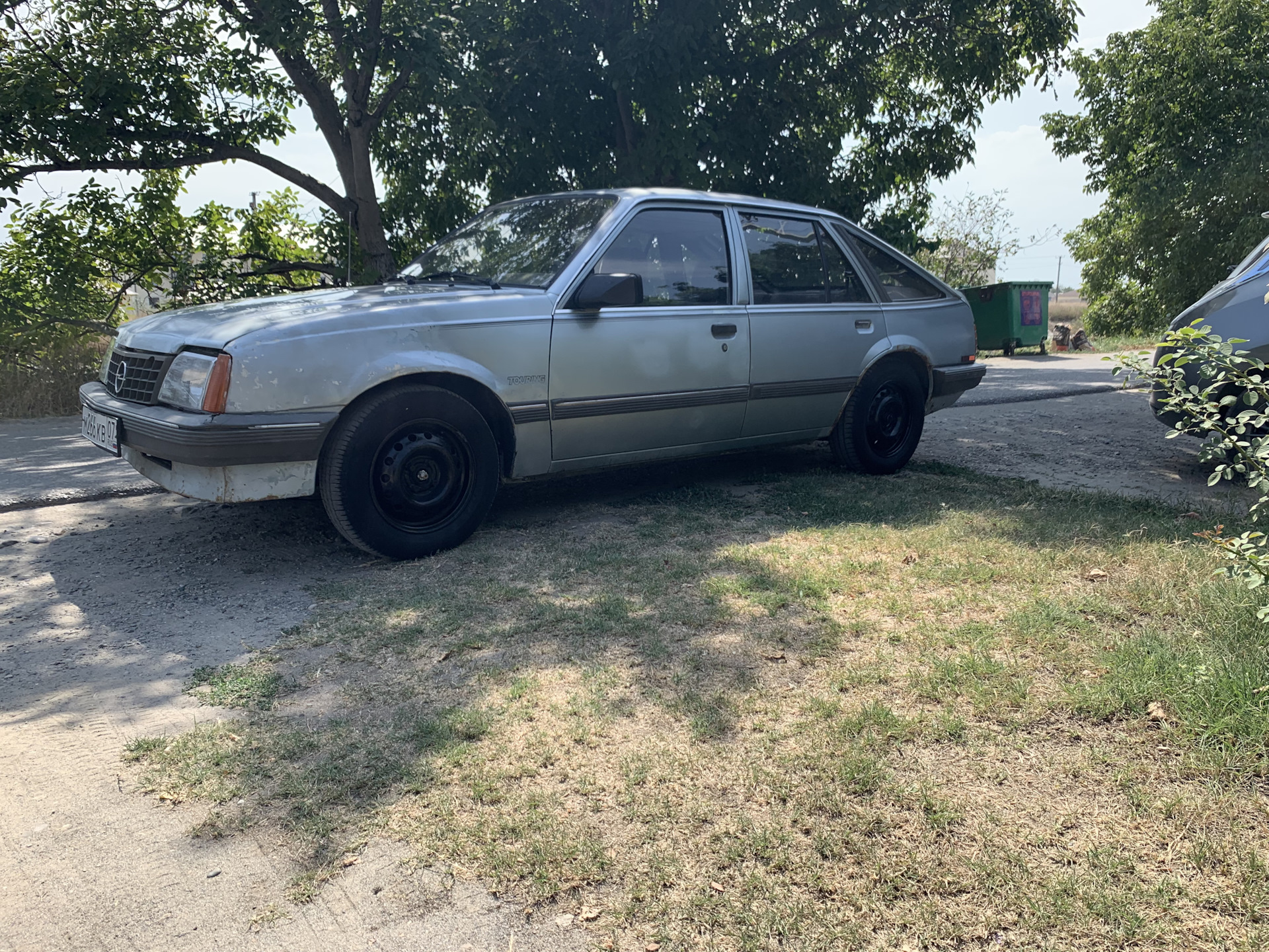 Опель аскона 1.6. Опель Аскона 1986. Опель Аскона кондиционер. Opel Ascona petrolblau.