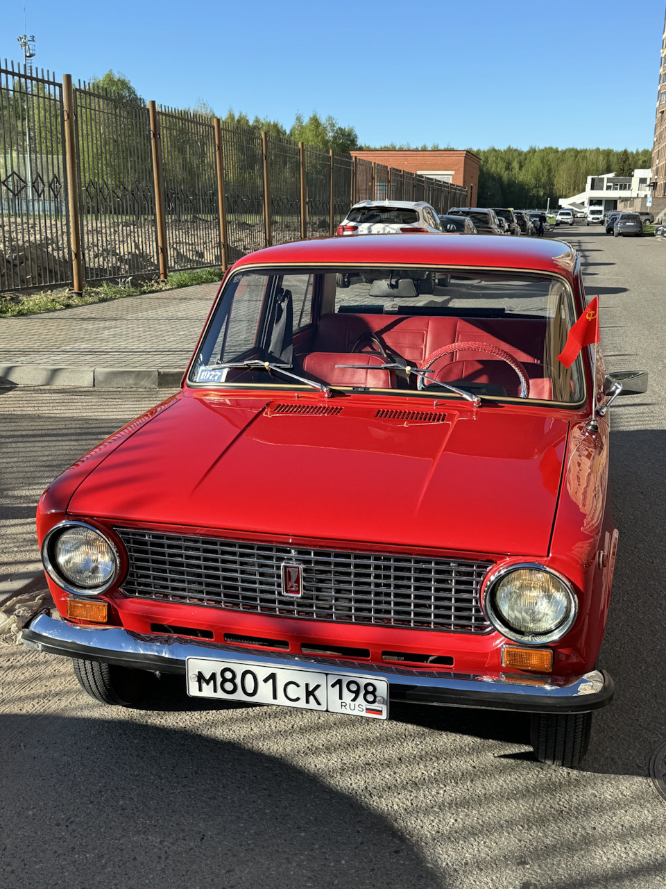 Ретро-парад 2024 Санкт-Петербург — Lada 21011, 1,3 л, 1977 года | встреча |  DRIVE2