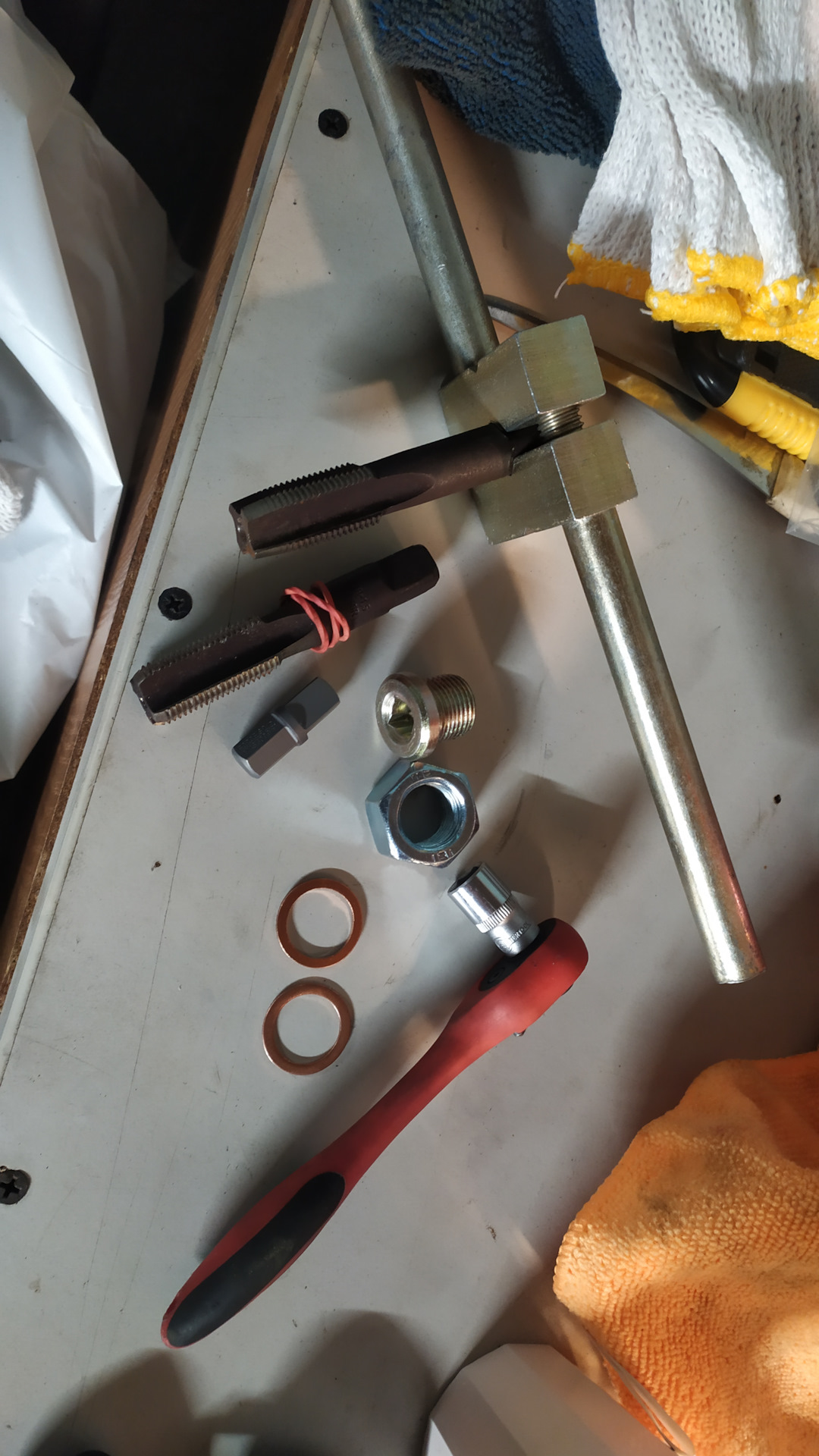 Сорвана резьба масляного поддона. — Dacia Sandero (1G), 1,4 л, 2009 ...