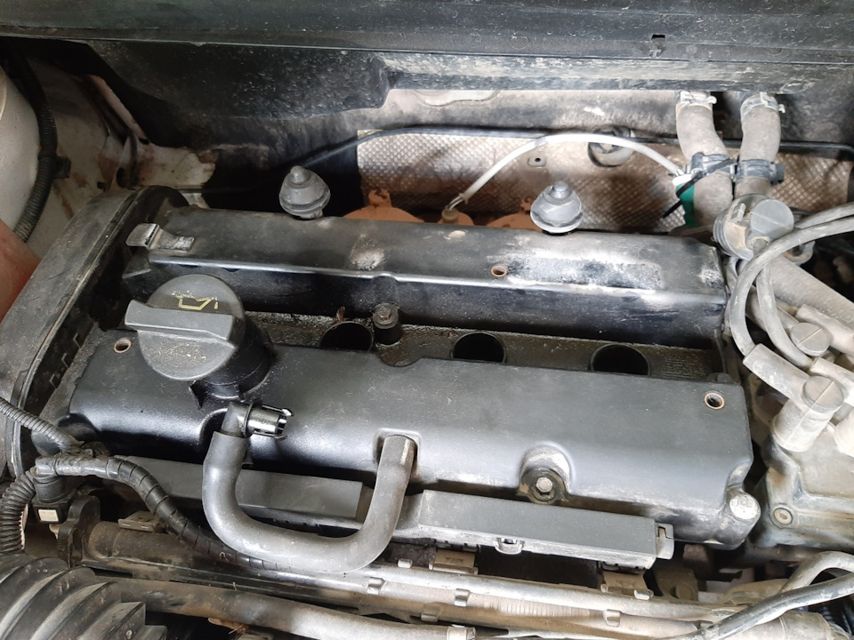 Замена прокладки клапанной крышки — Ford Fusion, 1,4 л, 2007 года ...