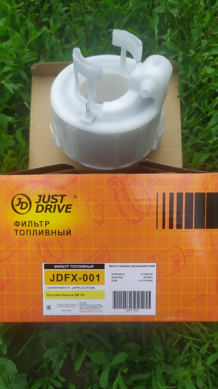 топливный фильтр — Hyundai Solaris (1G). Запчасти на фото: JDFX001, KF0025, 311121R000