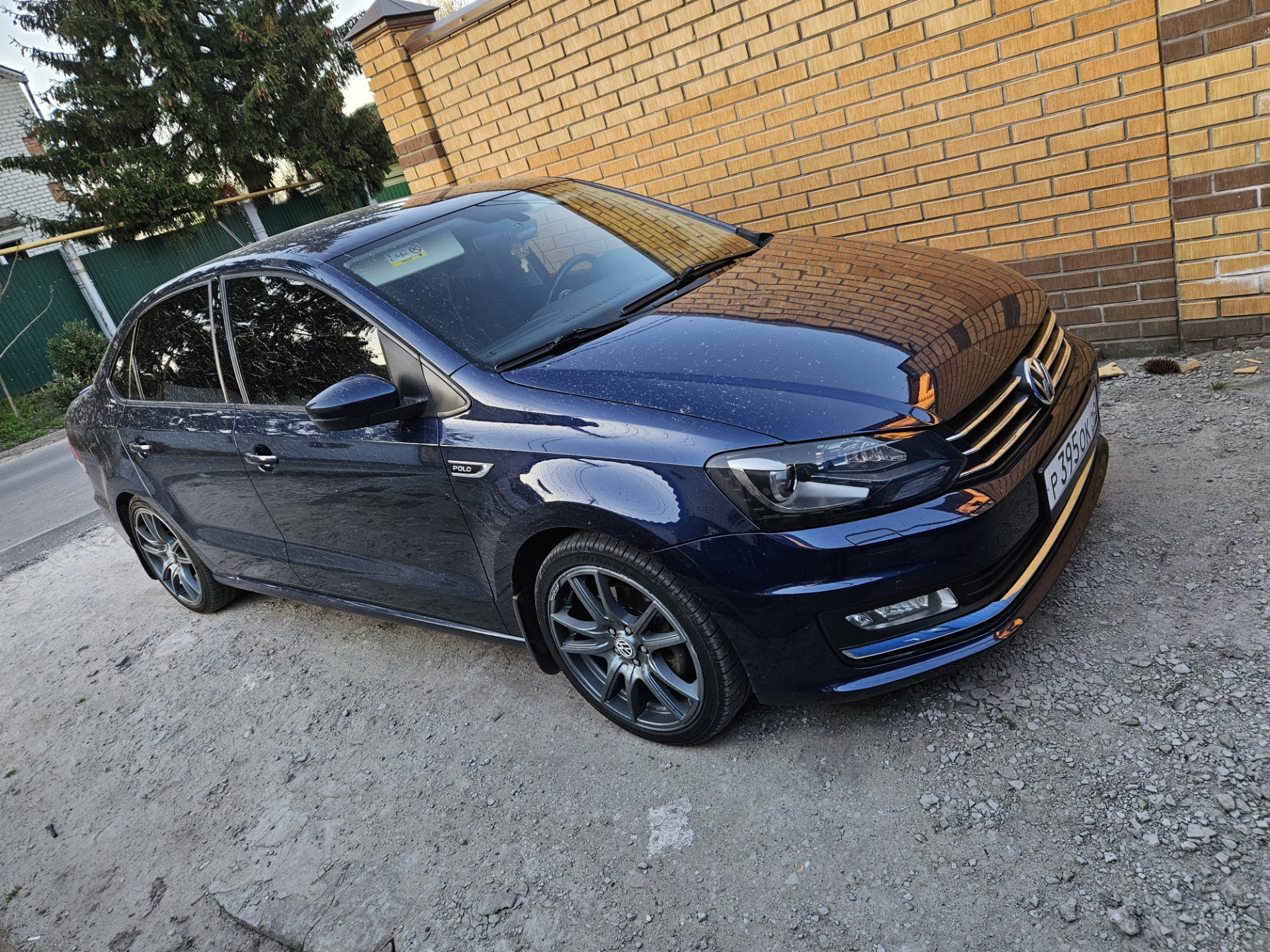 Продажа — Volkswagen Polo Sedan, 1,4 л, 2017 года | продажа машины | DRIVE2