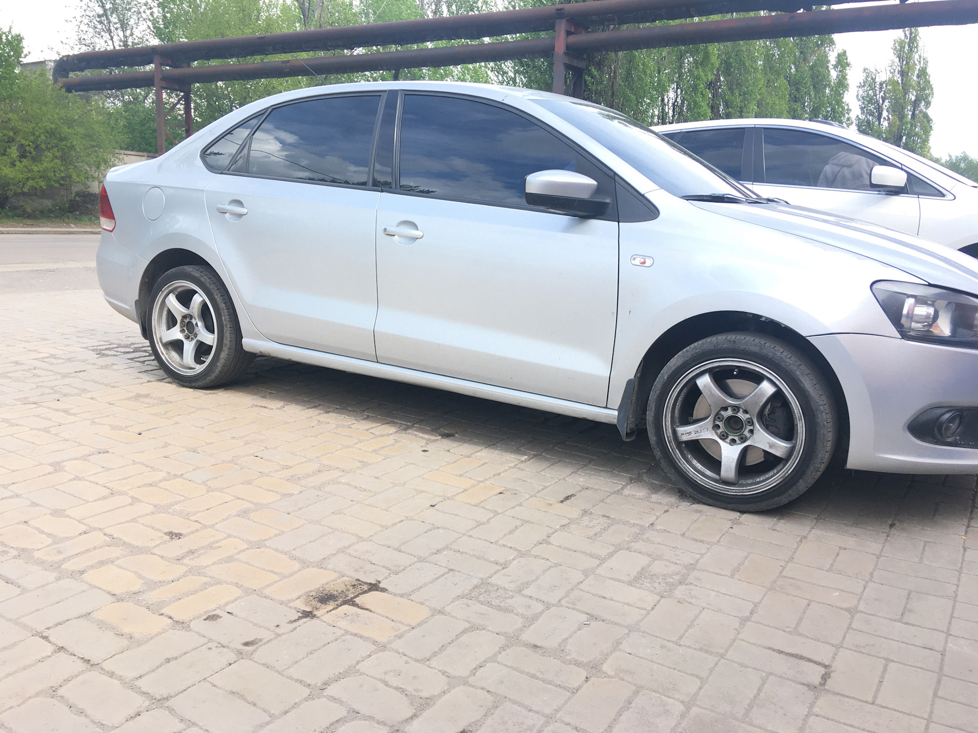 vw polo на 16 дисках