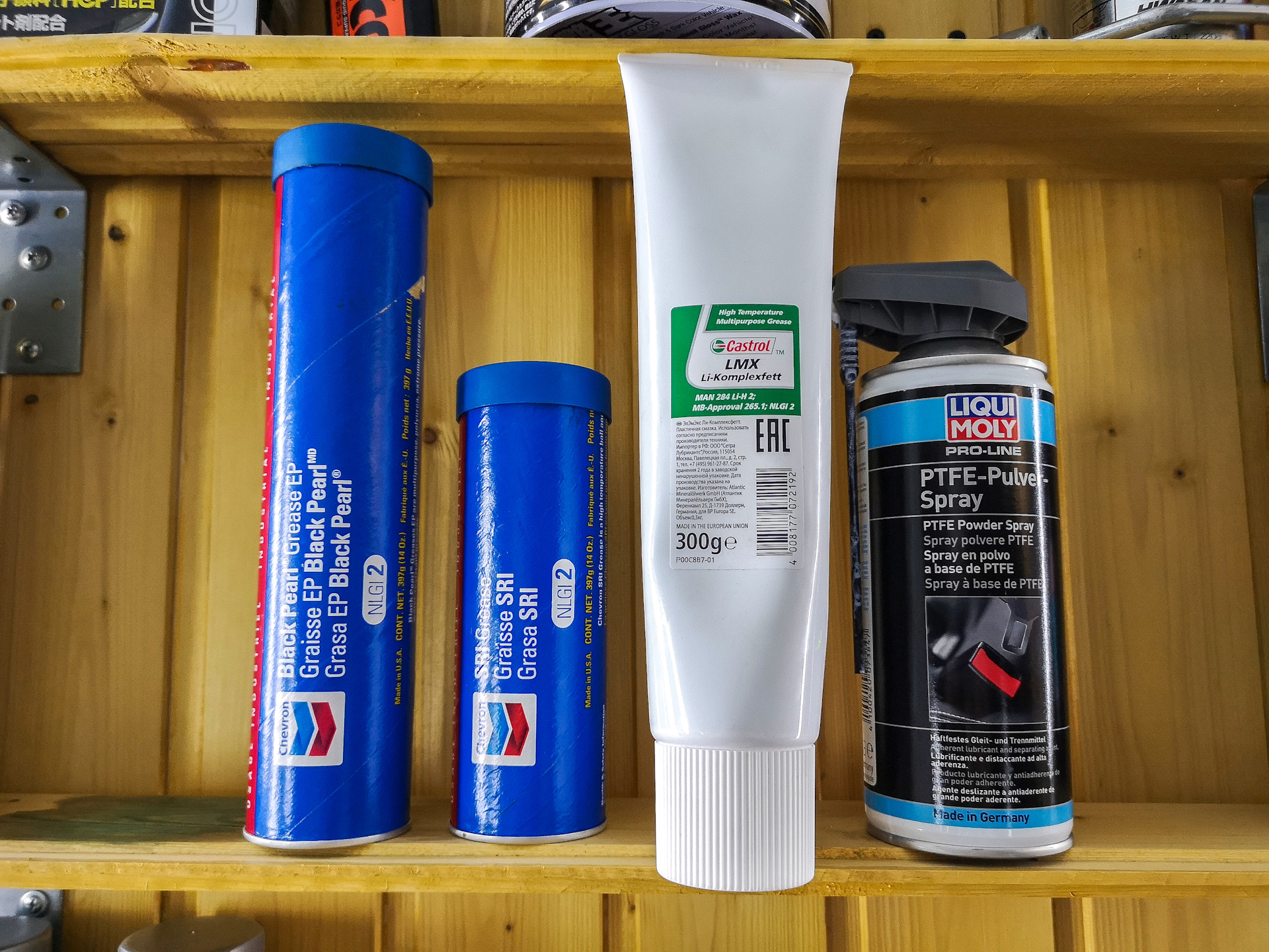 Chevron sri grease 2. Смазка для болтов. Контрящая смазка для болтов. Castrol LMX. Nlgi2 впмавто.