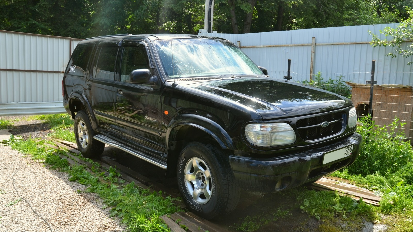 Ford Explorer 2 2000