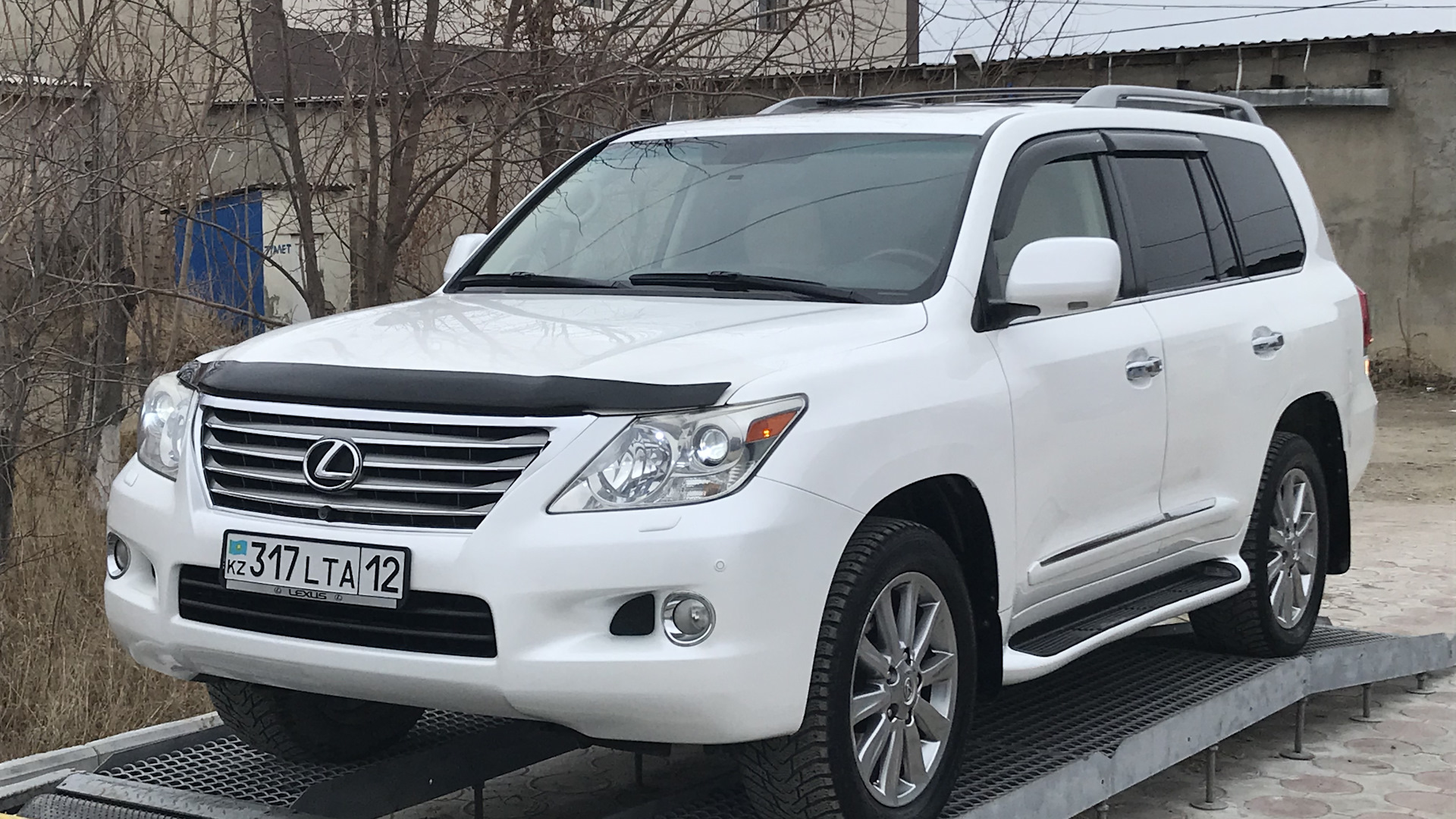 Lexus LX (URJ200/URJ201) 5.7 бензиновый 2009 | Белый Алабай на DRIVE2