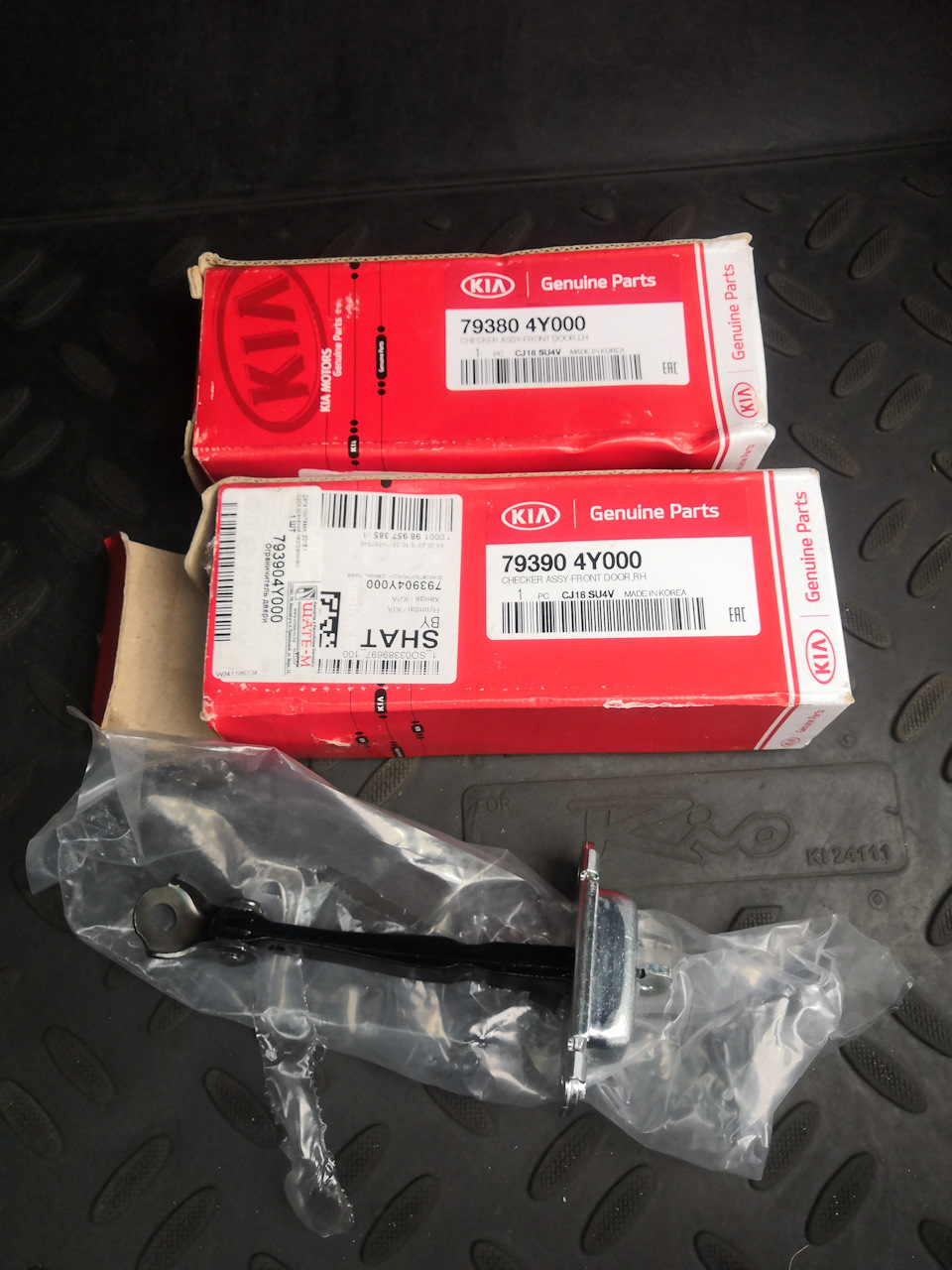 Photo from the logbook KIA Rio (3G). Found on photo: 793804Y000, 793904Y000