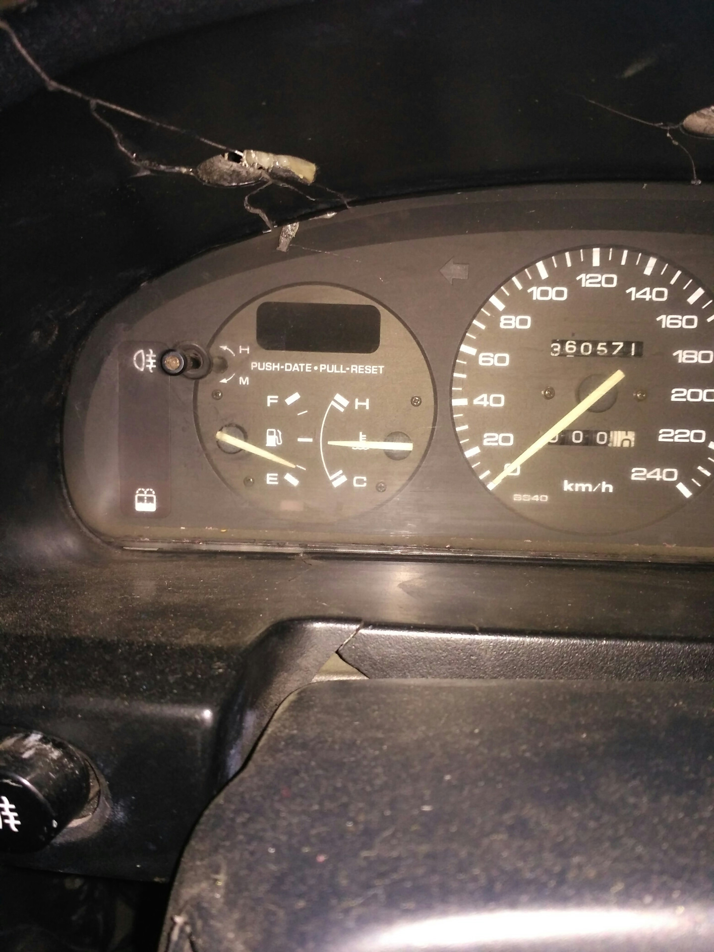 Датчик со стрелкой. Датчик со стрелкой. Датчик со стрелкой. Лампа давления масла ваз 2110. Стрелка датчика.