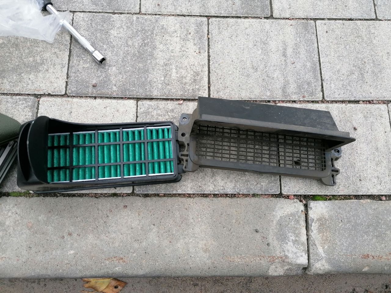 Установка доп. салонного фильтра и портов для Isofix — Audi A1 Sportback, 1,4 л, 2014 года