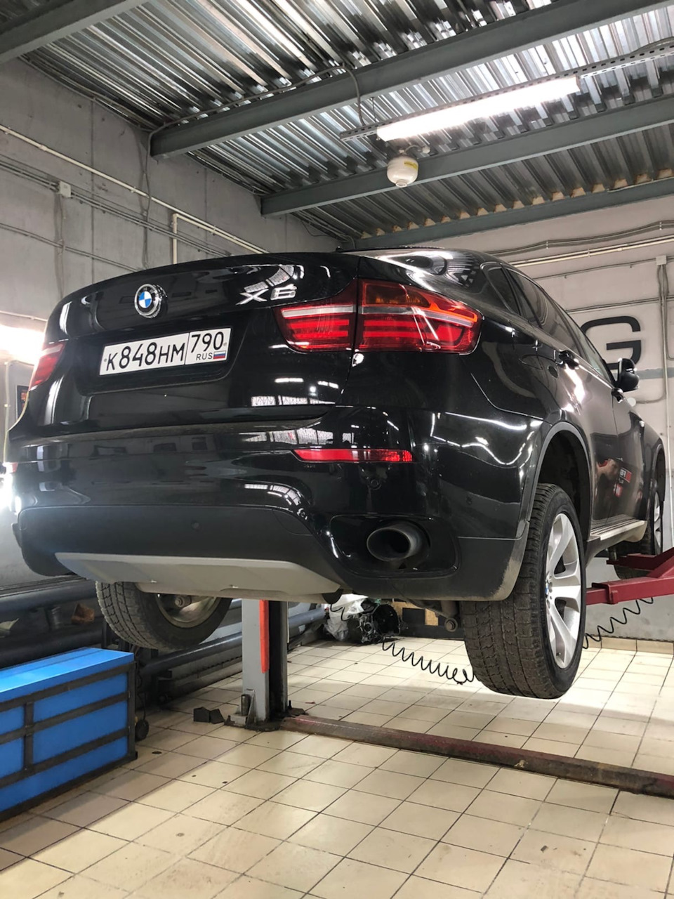 Меняем тормоза и передние рычаги — BMW X6 (E71/E72), 3 л, 2013 года | визит  на сервис | DRIVE2