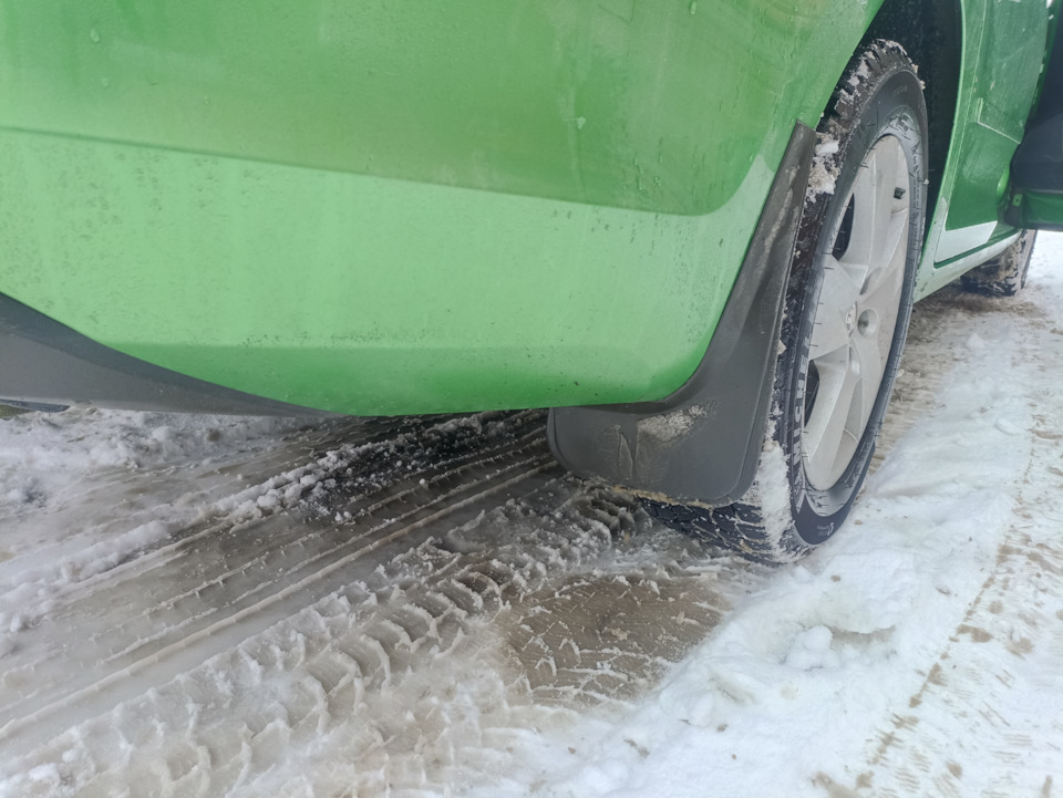 Брызговики задние skoda rapid 2018 г. 1.4, 125 л.с. — Skoda Rapid (1G ...