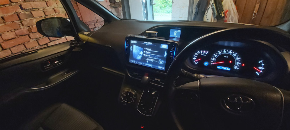 Фото в бортжурнале Toyota Voxy (3G)