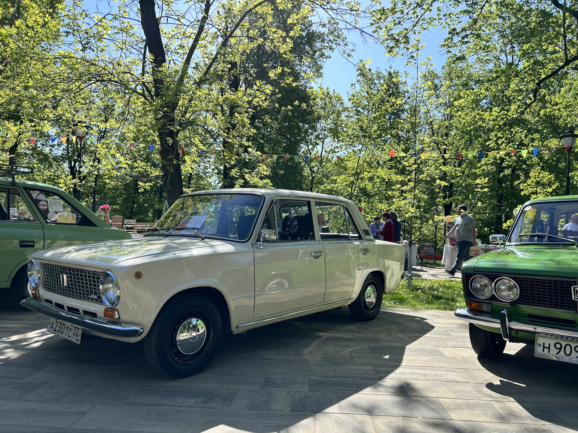 Выставка ретро автомобилей г.Орел — Lada 21013, 1,2 л, 1984 года |  путешествие | DRIVE2