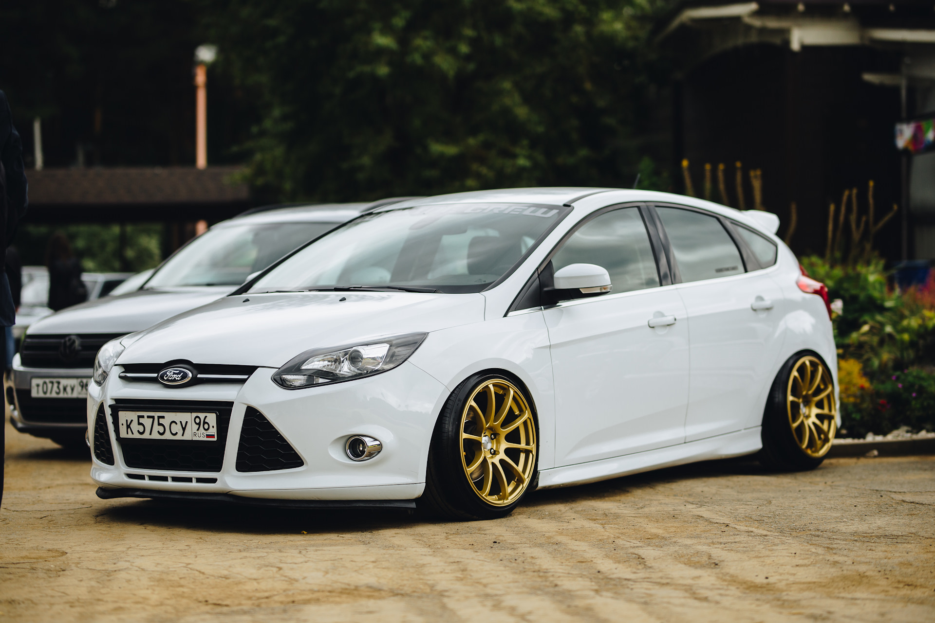 Ford Focus 3 Hatchback белый 2.0 Tuning. Форд фокус 3 хэтчбек белый тюнинг. Форд фокус 3 хэтчбек 2011 тюнинг. Форд фокус 2 хэтчбек камуфляж.