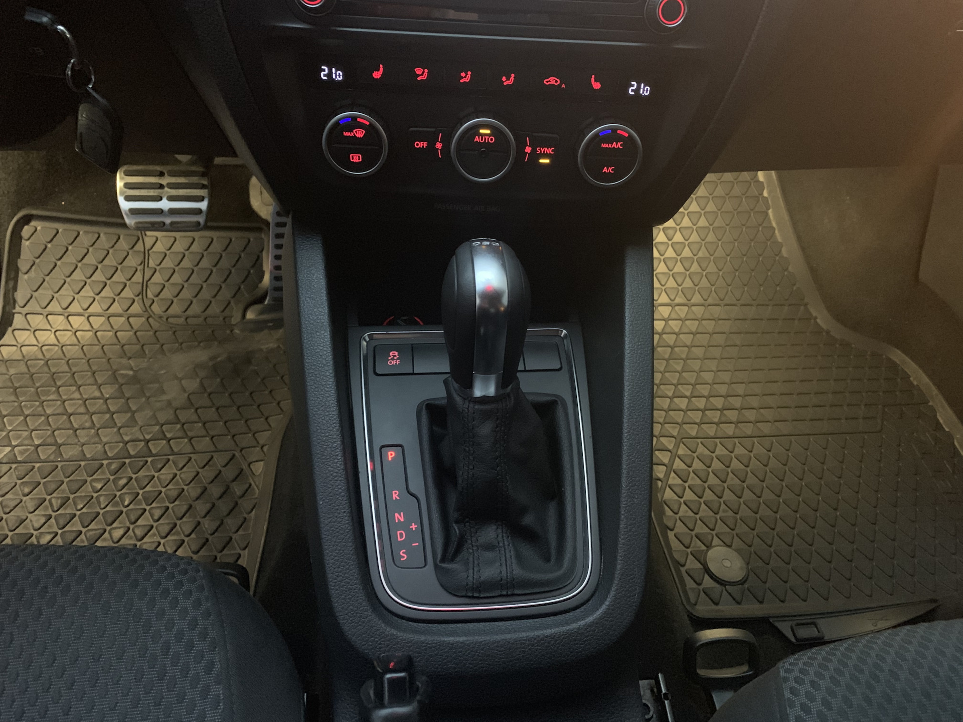 Jetta акпп. Ручка ДСГ Джетта 6. Ручка АКПП Jetta 6 Рестайлинг. VW Jetta 2013 1.4 ручка КПП. Накладка DSG VW Jetta 6.