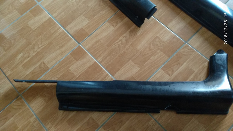 Задний левый обтекатель чуть поближе — Lada 2113. Запчасти на фото: 122615