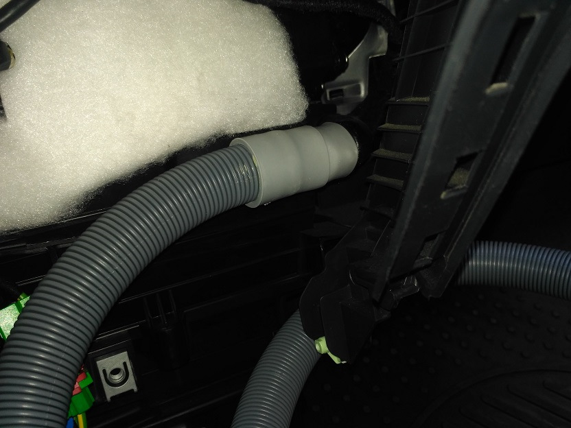 Включи охлаждающую. Датчик вентилятора 2107. Воздушные пробки в системе охлаждения двигателя. Датчик включения вентилятора лада гранта. Ваз 2107 датчик вентилятора охлаждения.