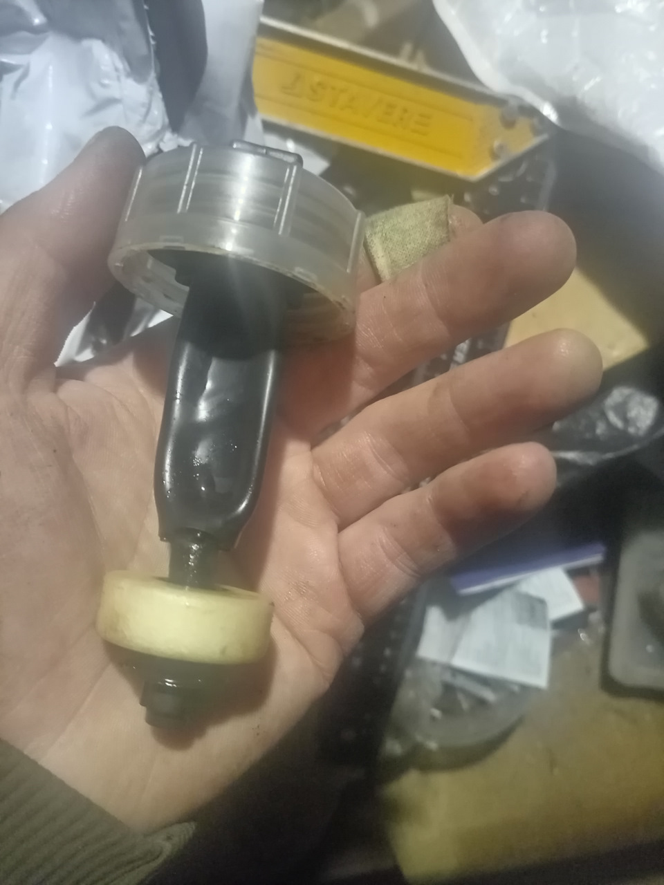 Сварился датчик уровня ож, при чем температура выше 95 не поднималась — Lada 2120 Надежда