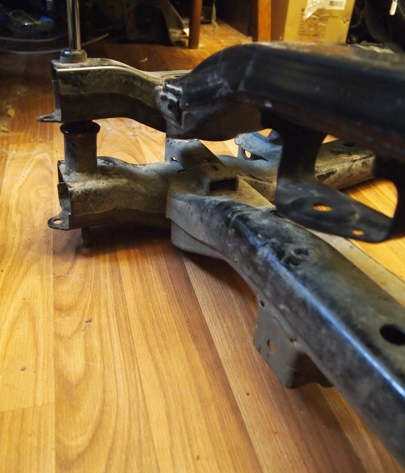 Сравнил подрамники ЛАРГУС и ДАСТЕР — Lada Ларгус, 1,6 л, 2012 года ...