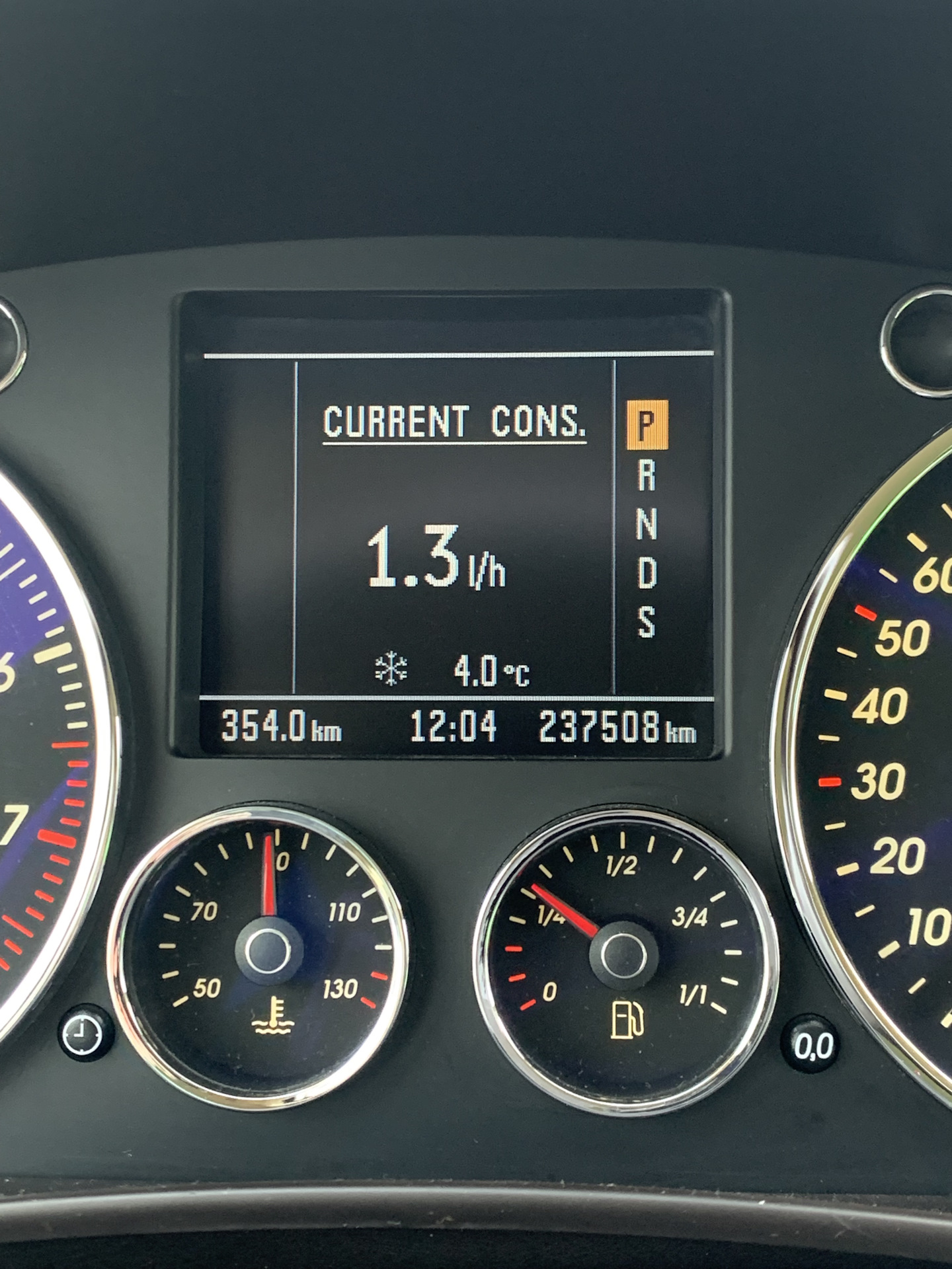 Расход топлива туарега дизеля. Туарег 4.2 спидометр. TPMS ',E Touareg 2004. Touareg 4.2. Туарег 4.2 от 0-100.