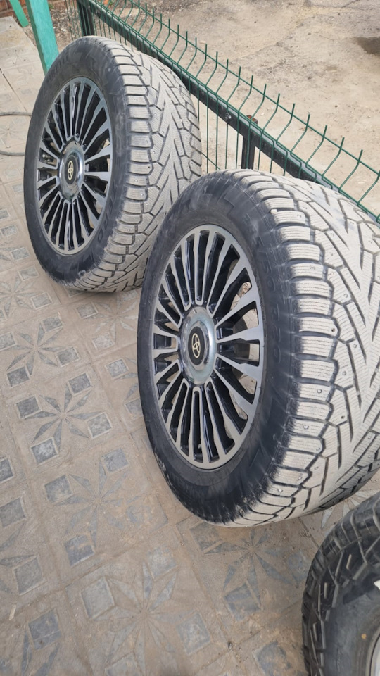 Шины зимние шипованные Pirelli 285/50 R20, литые диски 8Jx20 ET15 6x139 ...